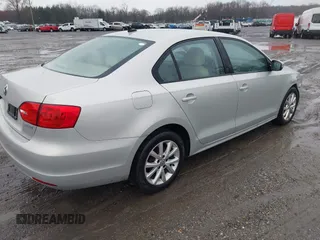 2011 Volkswagen Jetta SE with VIN 3VWDZ7AJ4BM387236, listed as a IAAI auction lot 41875995 with 202,028 mi miles and . Bid and sale history available at DreamBid. Image 4.