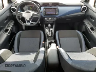 2025 Nissan Versa SV с VIN 3N1CN8EV1SL826950, выставлен на аукционе Copart как лот 60200755 с пробегом 5 757 миль миль и Чистый • Clean title. История ставок и продаж доступна на DreamBid. Изображение 8.