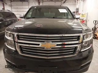 2017 Chevrolet Suburban Premier z VIN 1GNSKJKC0HR250854, wystawiony jako IAAI lot #41541476 z przebiegiem 128 231 mil mil oraz . Historia ofert i sprzedaży dostępna na DreamBid. Obrazek 12.