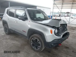 2017 Jeep Renegade Trailhawk z VIN ZACCJBCB8HPE82127, wystawiony jako IAAI lot #42173565 z przebiegiem 93 035 mil mil oraz . Historia ofert i sprzedaży dostępna na DreamBid. Obrazek 1.