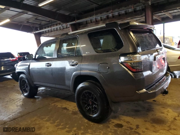 2021 Toyota 4Runner SR5 with VIN JTEEU5JR9M5229009, listed as a Copart auction lot 86214204 with 47,759 mi miles and Salvage Title. Bid and sale history available at carsss.com. Image 2.
