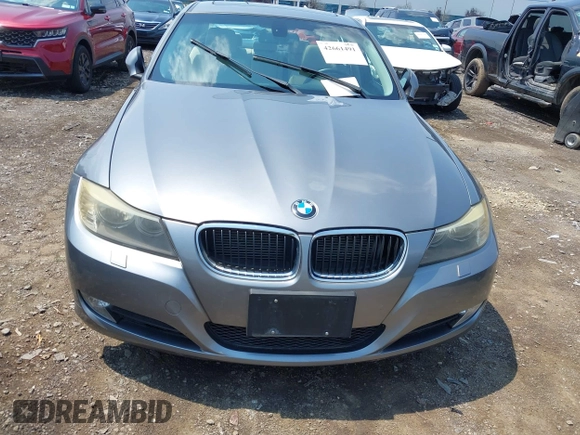 2011 BMW 3 Series 328i xDrive z VIN WBAPK5C58BA660052, wystawiony jako IAAI lot #42661491 z przebiegiem Nie podano mil oraz . Historia ofert i sprzedaży dostępna na DreamBid. Obrazek 6.
