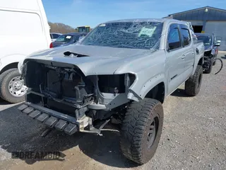 2020 Toyota Tacoma SR5 z VIN 5TFCZ5AN5LX229019, wystawiony jako IAAI lot #41907694 z przebiegiem 79 355 mil mil oraz . Historia ofert i sprzedaży dostępna na DreamBid. Obrazek 6.