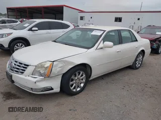 2008 Cadillac DTS 1SA z VIN 1G6KD57Y28U167974, wystawiony jako IAAI lot #40034885 z przebiegiem 116 010 mil mil oraz . Historia ofert i sprzedaży dostępna na DreamBid. Obrazek 2.