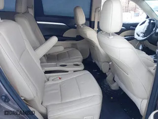 2017 Toyota Highlander XLE with VIN 5TDJZRFH9HS377155, listed as a IAAI auction lot 41314537 with 73,370 mi miles. Bid and sale history available at carsss.com. Image 8.