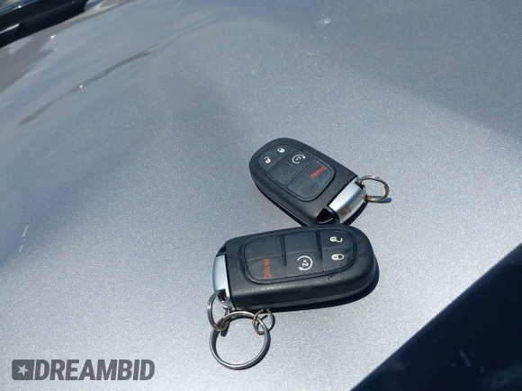 2021 Jeep Cherokee Altitude z VIN 1C4PJLLB4MD215146, wystawiony jako IAAI lot #42253929 z przebiegiem 42 666 mil mil oraz . Historia ofert i sprzedaży dostępna na DreamBid. Obrazek 11.