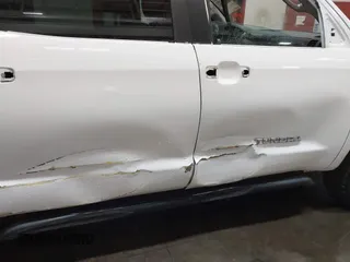 2013 Toyota Tundra z VIN 5TFDY5F13DX313385, wystawiony jako IAAI lot #42200622 z przebiegiem 161 470 mil mil oraz . Historia ofert i sprzedaży dostępna na DreamBid. Obrazek 6.