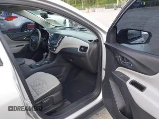 2020 Chevrolet Equinox LS z VIN 3GNAXHEV8LS696940, wystawiony jako IAAI lot #42153761 z przebiegiem 60 309 mil mil oraz . Historia ofert i sprzedaży dostępna na DreamBid. Obrazek 5.