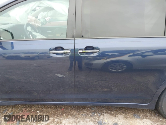 2019 Toyota Sienna XLE Auto Access Seat z VIN 5TDYZ3DC5KS003944, wystawiony jako IAAI lot #42206246 z przebiegiem 60 835 mil mil oraz . Historia ofert i sprzedaży dostępna na DreamBid. Obrazek 13.