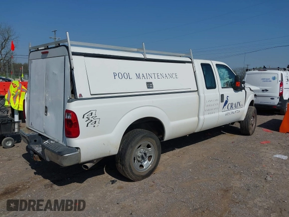 2015 Ford Super Duty F-250 SRW XLT with VIN 1FT7X2B69FEA73967, listed as a IAAI auction lot 41977446 with 270,442 mi miles. Bid and sale history available at carsss.com. Image 4.