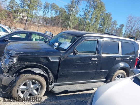2007 Dodge Nitro SLT z VIN 1D8GU58K87W555759, wystawiony jako IAAI lot #41690213 z przebiegiem 196 779 mil mil oraz . Historia ofert i sprzedaży dostępna na DreamBid. Obrazek 14.