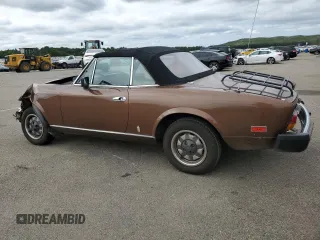 1980 FIAT 124 Spider z VIN 124CS20160764, wystawiony jako Copart lot #69708634 z przebiegiem 64 421 mil mil oraz Szkoda całkowita • Salvage title. Historia ofert i sprzedaży dostępna na DreamBid. Obrazek 2.