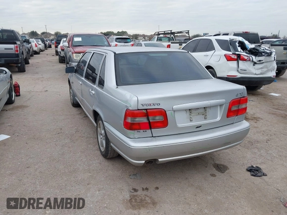 1999 Volvo S70 z VIN YV1LS55A1X1602832, wystawiony jako IAAI lot #41419464 z przebiegiem 243 610 mil mil oraz . Historia ofert i sprzedaży dostępna na DreamBid. Obrazek 3.