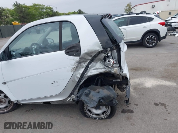 2013 Smart fortwo Pure with VIN WMEEJ3BA5DK625404, listed as a IAAI auction lot 42368884 with Not provided miles and . Bid and sale history available at DreamBid. Image 6.