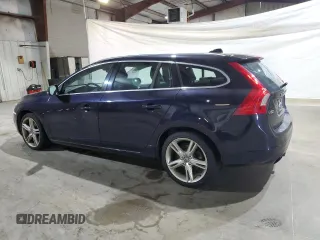 2016 Volvo V60 T5 Premier z VIN YV1612SK2G1309887, wystawiony jako Copart lot #59885775 z przebiegiem 139 271 mil mil oraz Czysty tytuł • Clean title. Historia ofert i sprzedaży dostępna na DreamBid. Obrazek 2.