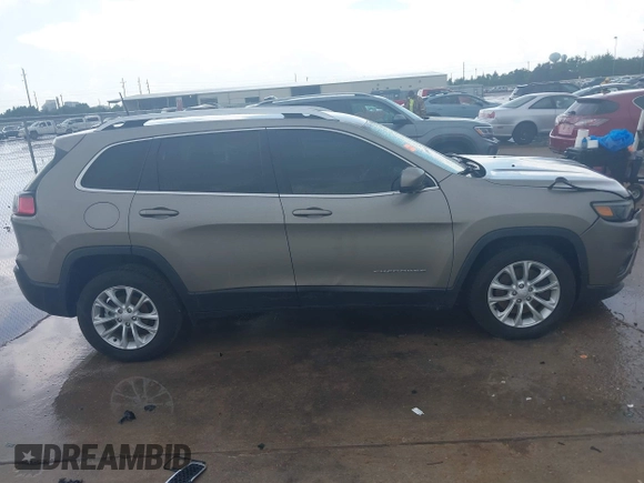 2019 Jeep Cherokee Latitude z VIN 1C4PJLCB5KD358412, wystawiony jako IAAI lot #42506197 z przebiegiem 83 160 mil mil oraz . Historia ofert i sprzedaży dostępna na DreamBid. Obrazek 13.