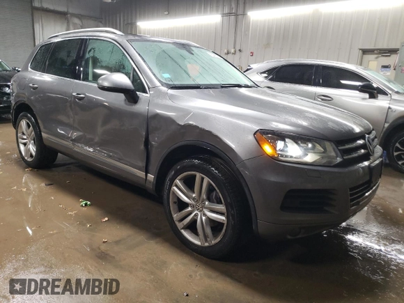 2013 Volkswagen Touareg Lux with VIN WVGEF9BP6DD002607, listed as a Copart auction lot 83420704 with 143,571 mi miles and Salvage Title. Bid and sale history available at DreamBid. Image 4.