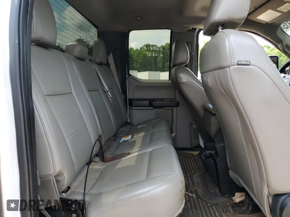 2018 Ford F-350 XL z VIN 1FT8X3BT7JEB52854, wystawiony jako Copart lot #54009315 z przebiegiem 155 297 mil mil oraz Szkody całkowita. Historia ofert i sprzedaży dostępna na DreamBid. Obrazek 10.