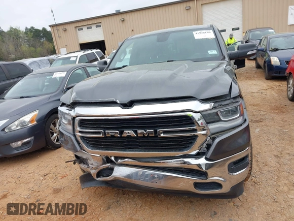 2019 Ram 1500 Big Horn z VIN 1C6RREFT7KN522858, wystawiony jako IAAI lot #41938140 z przebiegiem 115 165 mil mil oraz . Historia ofert i sprzedaży dostępna na DreamBid. Obrazek 12.