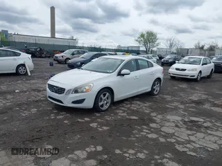 2013 Volvo S60 T5 Premier with VIN YV1612FS8D2209129, listed as a IAAI auction lot 41973705 with 85,947 mi miles. Bid and sale history available at carsss.com. Image 2.