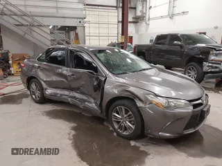 2017 Toyota Camry XLE z VIN 4T1BF1FK5HU389773, wystawiony jako IAAI lot #42189385 z przebiegiem 133 860 mil mil oraz . Historia ofert i sprzedaży dostępna na DreamBid. Obrazek 1.