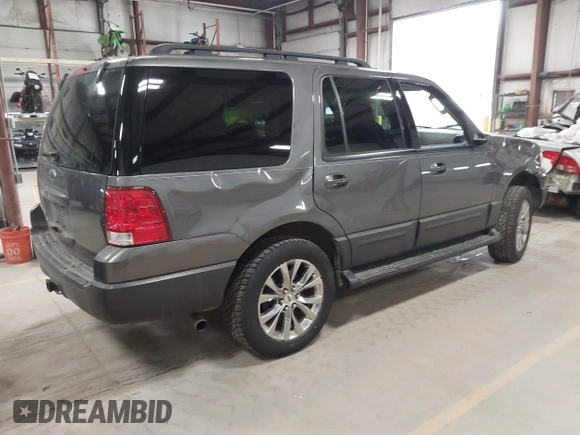 2005 Ford Expedition Special Service z VIN 1FMPU16555LA94194, wystawiony jako IAAI lot #41705190 z przebiegiem 86 637 mil mil oraz . Historia ofert i sprzedaży dostępna na DreamBid. Obrazek 4.