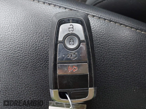 2019 Ford Fusion SE with VIN 3FA6P0LU4KR204801, listed as a IAAI auction lot 41977106 with 101,675 mi miles. Bid and sale history available at carsss.com. Image 11.