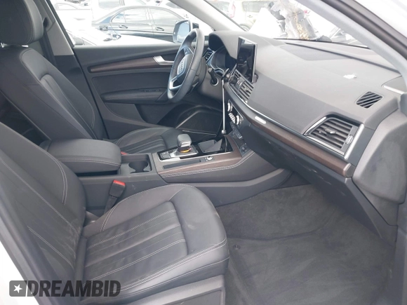 2023 Audi Q5 S line Premium Plus z VIN WA1EAAFY4P2175625, wystawiony jako IAAI lot #41483936 z przebiegiem 14 311 mil mil oraz . Historia ofert i sprzedaży dostępna na DreamBid. Obrazek 5.