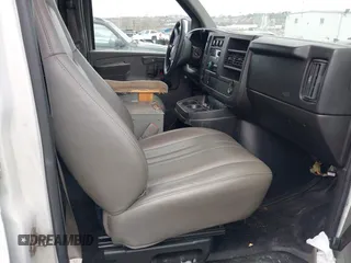 2009 Chevrolet Express Cargo Van with VIN 1GCGG25C791108423, listed as a IAAI auction lot 41919297 with 1 mi miles. Bid and sale history available at carsss.com. Image 5.