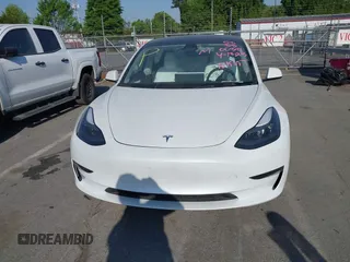 2023 Tesla Model 3 z VIN 5YJ3E1EA3PF600030, wystawiony jako IAAI lot #42052459 z przebiegiem 11 177 mil mil oraz . Historia ofert i sprzedaży dostępna na DreamBid. Obrazek 11.
