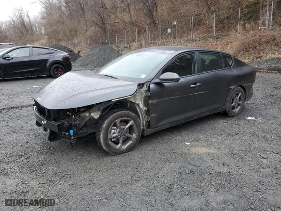 2025 Kia K4 LXS with VIN 3KPFT4DE1SE024591, listed as a Copart auction lot 51592495 with 2,511 mi miles and Salvage Title. Bid and sale history available at carsss.com. Image 1.
