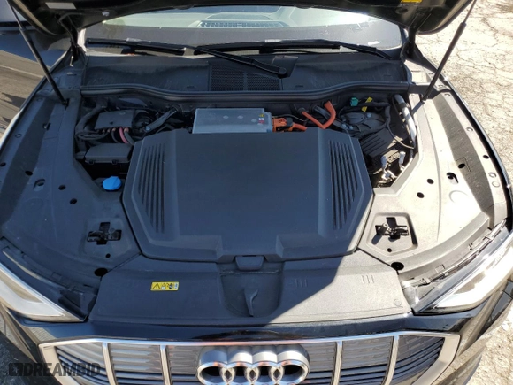 2019 Audi e-tron Premium Plus with VIN WA1LAAGE8KB023318, listed as a Copart auction lot 40812503 with 21,810 mi miles. Bid and sale history available at carsss.com. Image 12.