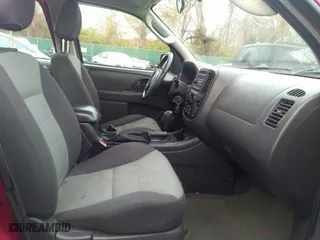 2007 Ford Escape XLS with VIN 1FMYU92Z57KB17526, listed as a IAAI auction lot 31863470 with 122,236 mi miles. Bid and sale history available at carsss.com. Image 5.