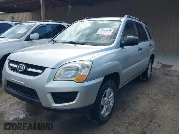 2009 Kia Sportage LX with VIN KNDJF724397572311, listed as a IAAI auction lot 41902158 with 120,899 mi miles and . Bid and sale history available at carsss.com. Image 2.