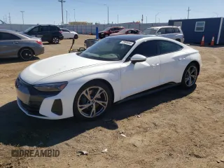 2022 Audi e-tron GT Premium Plus z VIN WAUFJBFW8N7010379, wystawiony jako Copart lot #72908444 z przebiegiem 16 623 mil mil oraz Szkody całkowita. Historia ofert i sprzedaży dostępna na DreamBid. Obrazek 1.