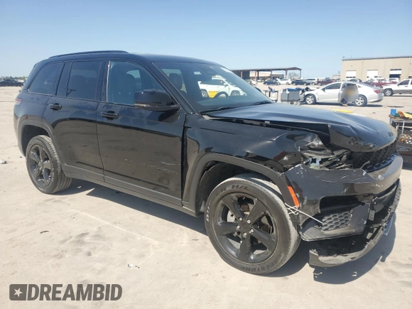 2023 Jeep Grand Cherokee Altitude z VIN 1C4RJHAG3PC561011, wystawiony jako Copart lot #52937075 z przebiegiem 29 815 mil mil oraz Szkoda całkowita • Salvage title. Historia ofert i sprzedaży dostępna na DreamBid. Obrazek 4.