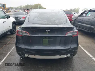 2025 Tesla Model Y Long Range with VIN 7SAYGDED8SA340082, listed as a IAAI auction lot 41915369 with 7,296 mi miles and . Bid and sale history available at carsss.com. Image 17.