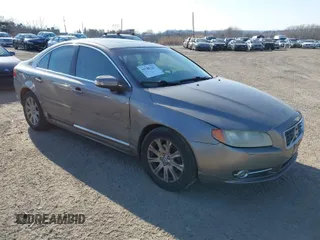 2011 Volvo S80 3.2L with VIN YV1952AS3B1137235, listed as a IAAI auction lot 41780324 with 193,449 mi miles. Bid and sale history available at carsss.com. Image 1.
