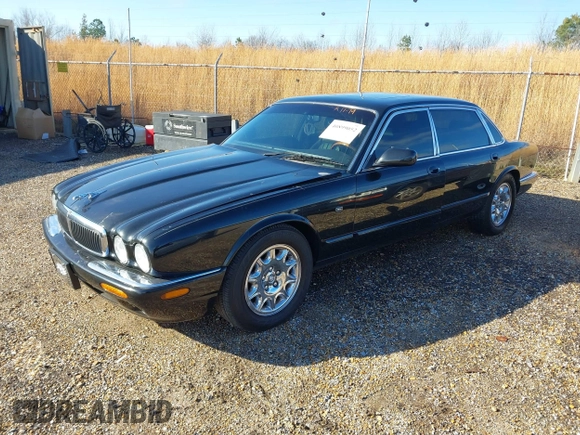 2000 Jaguar XJ with VIN SAJDA23C5YLF19267, listed as a IAAI auction lot 40899052 with 92,553 mi miles and . Bid and sale history available at DreamBid. Image 2.
