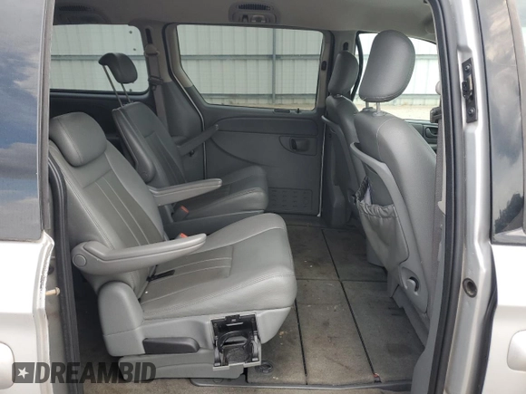 2006 Chrysler Town & Country Touring z VIN 2A4GP54L46R871164, wystawiony jako Copart lot #54726995 z przebiegiem 200 086 mil mil oraz Szkoda całkowita • Salvage title. Historia ofert i sprzedaży dostępna na DreamBid. Obrazek 11.