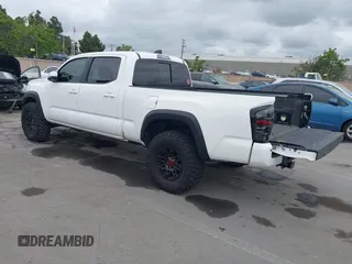2021 Toyota Tacoma SR5 z VIN 3TMDZ5BN2MM100245, wystawiony jako IAAI lot #42078914 z przebiegiem 58 153 mil mil oraz . Historia ofert i sprzedaży dostępna na DreamBid. Obrazek 3.