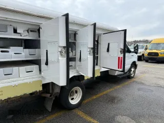 2018 Ford Econoline Commercial with VIN 1FDXE4FS9JDC33221, listed as a Copart auction lot 47133205 with 117,611 mi miles and Clean Title. Bid and sale history available at carsss.com. Image 9.
