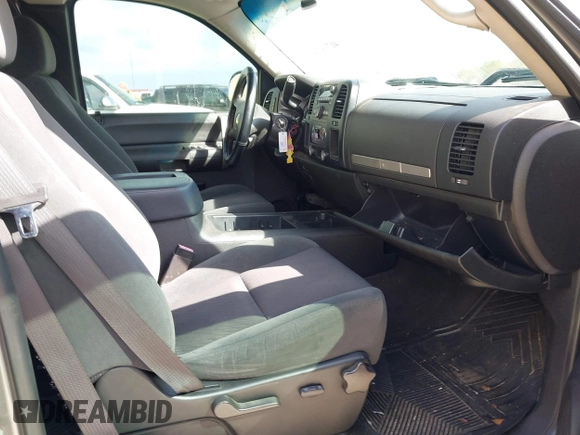 2007 Chevrolet Silverado 1500 LT w/1LT with VIN 2GCEC19J771721896, listed as a IAAI auction lot 41703914 with 217,121 mi miles. Bid and sale history available at carsss.com. Image 5.
