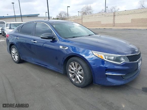 2018 Kia Optima LX with VIN 5XXGT4L35JG270196, listed as a IAAI auction lot 41557198 with NaN miles. Bid and sale history available at carsss.com. Image 1.
