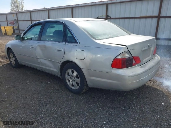 2003 Toyota Avalon XL with VIN 4T1BF28B43U305633, listed as a IAAI auction lot 42033322 with 246,802 mi miles. Bid and sale history available at carsss.com. Image 3.