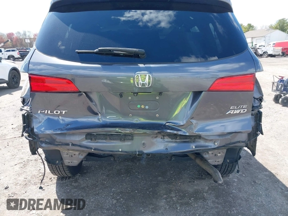 2016 Honda Pilot Elite with VIN 5FNYF6H06GB058392, listed as a IAAI auction lot 41983804 with 103,304 mi miles. Bid and sale history available at carsss.com. Image 20.