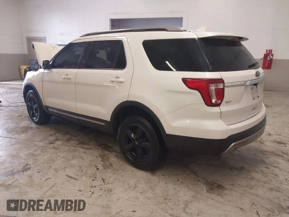 2017 Ford Explorer XLT with VIN 1FM5K8D89HGB36950, listed as a IAAI auction lot 41083427 with Not Provided miles and . Bid and sale history available at carsss.com. Image 3.