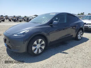 2024 Tesla Model Y z VIN 7SAYGDEDXRF095167, wystawiony jako Copart lot #61676245 z przebiegiem 12 988 mil mil oraz Szkoda całkowita • Salvage title. Historia ofert i sprzedaży dostępna na DreamBid. Obrazek 1.