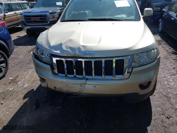 2011 Jeep Grand Cherokee Laredo with VIN 1J4RR4GG8BC590094, listed as a IAAI auction lot 41990149 with 178,510 mi miles. Bid and sale history available at carsss.com. Image 6.