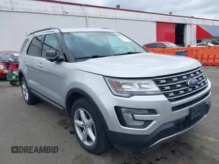 2017 Ford Explorer XLT z VIN 1FM5K8D88HGC35582, wystawiony jako IAAI lot #39443704 z przebiegiem 75 251 mil mil oraz . Historia ofert i sprzedaży dostępna na DreamBid. Obrazek 1.